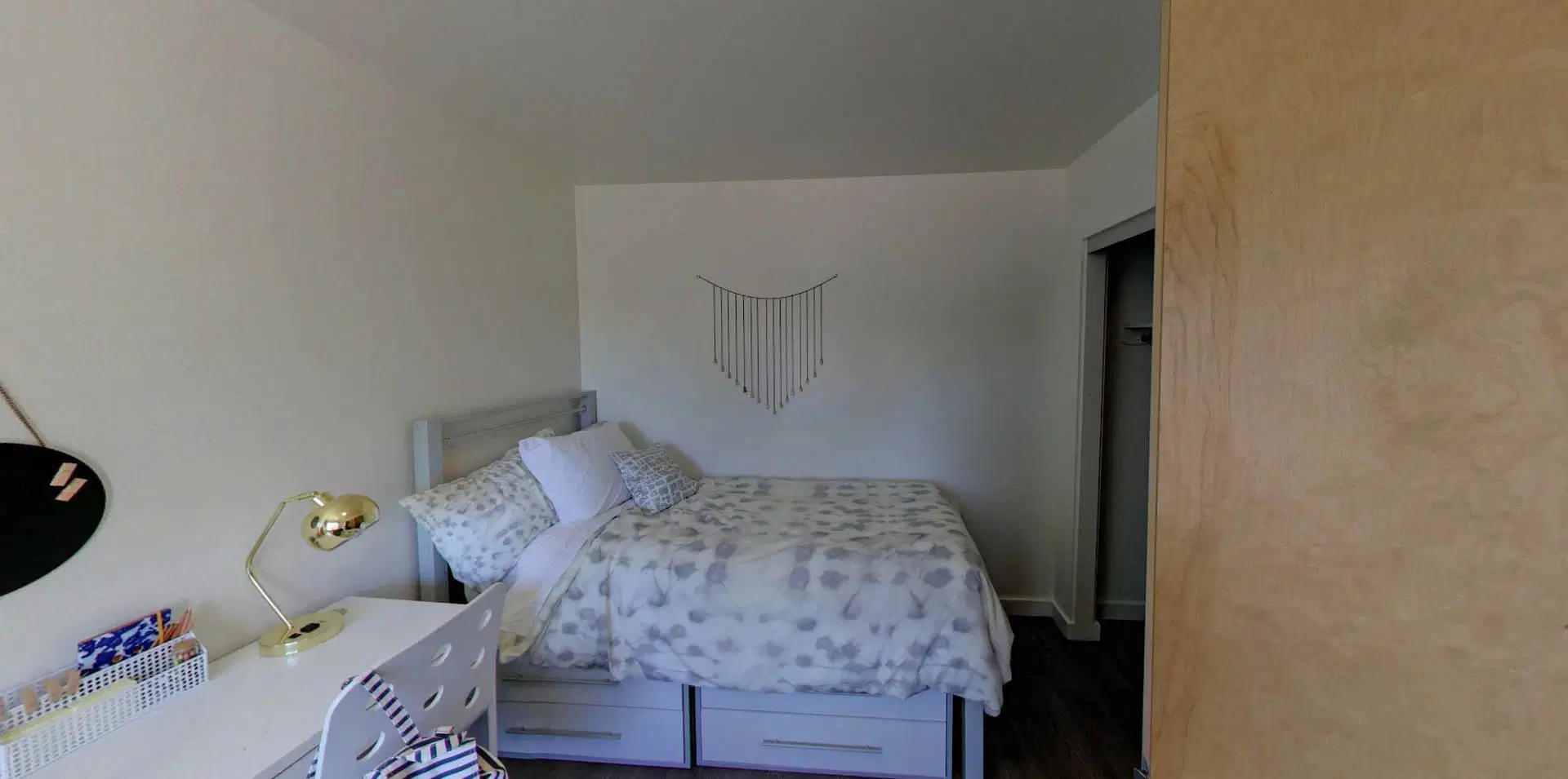 Icon, Goleta – Double Studio