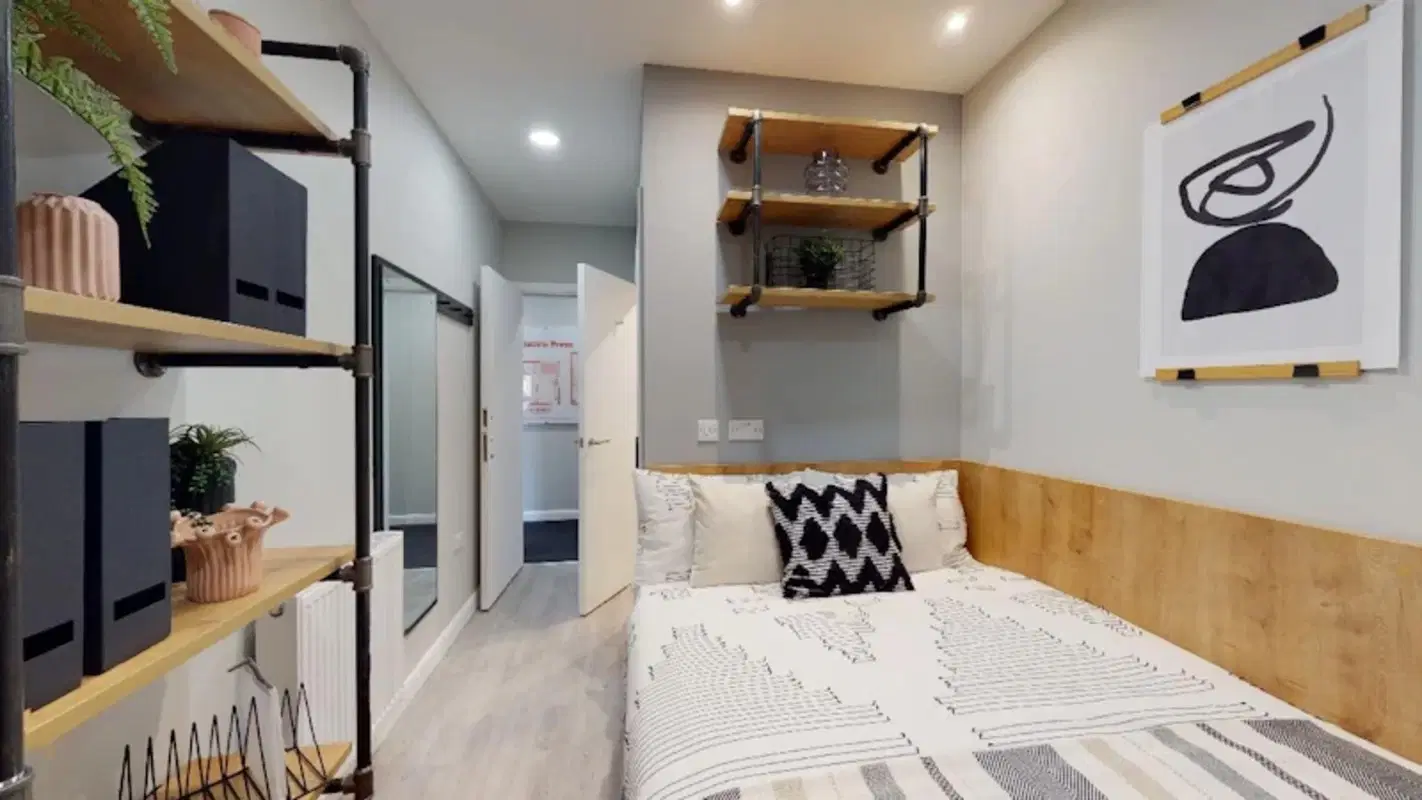 Electric Press, Sheffield – Silver En-suite