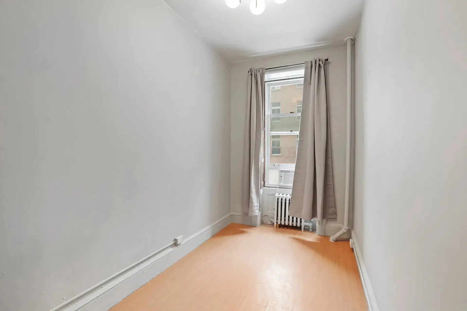 June Homes 10036, New York – #386: Hell's Kitchen - Twin Bedroom 2D