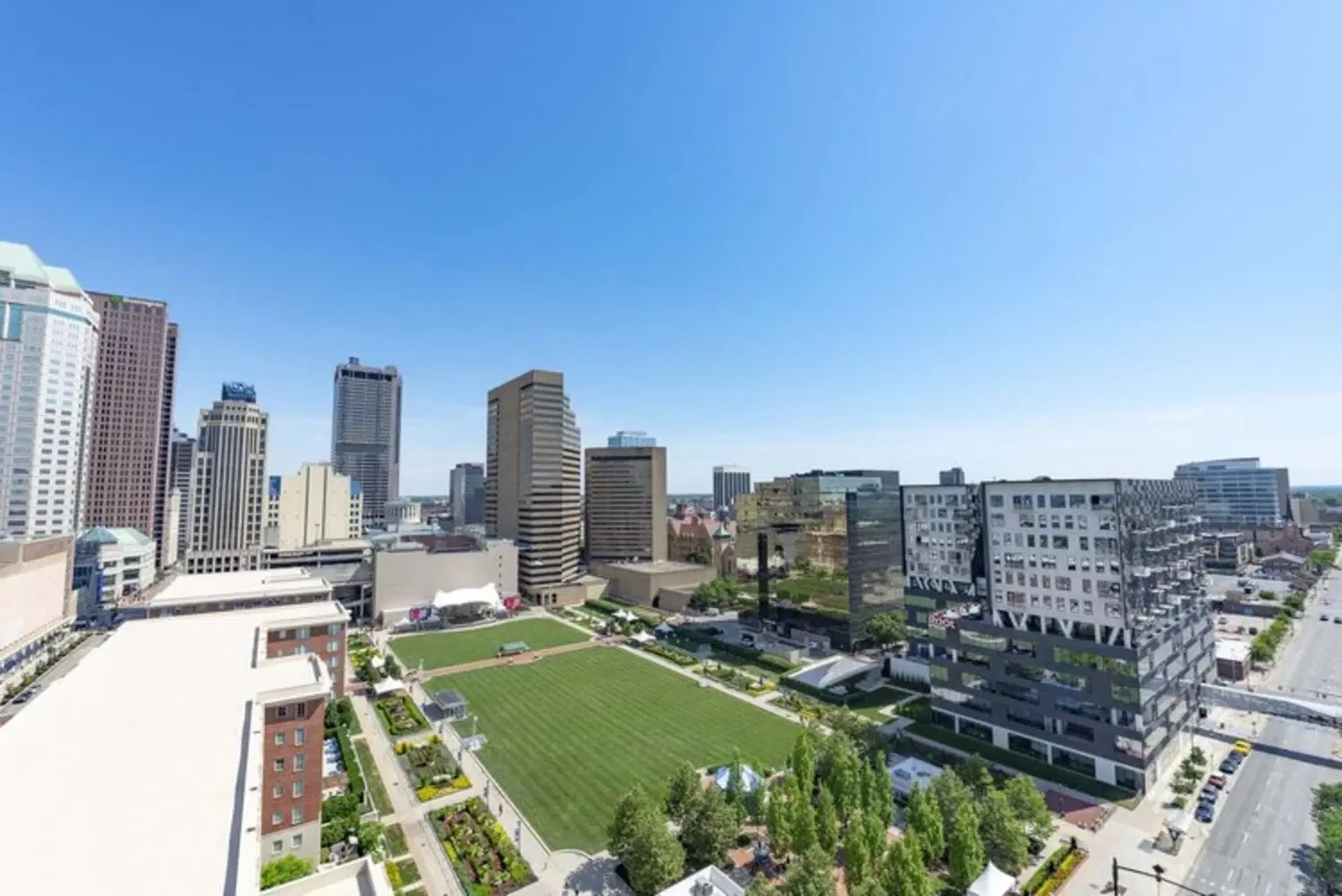 250 High, Columbus – Exterior
