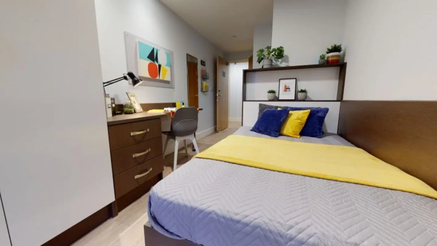 iQ Penworks House, Birmingham – Saver En Suite