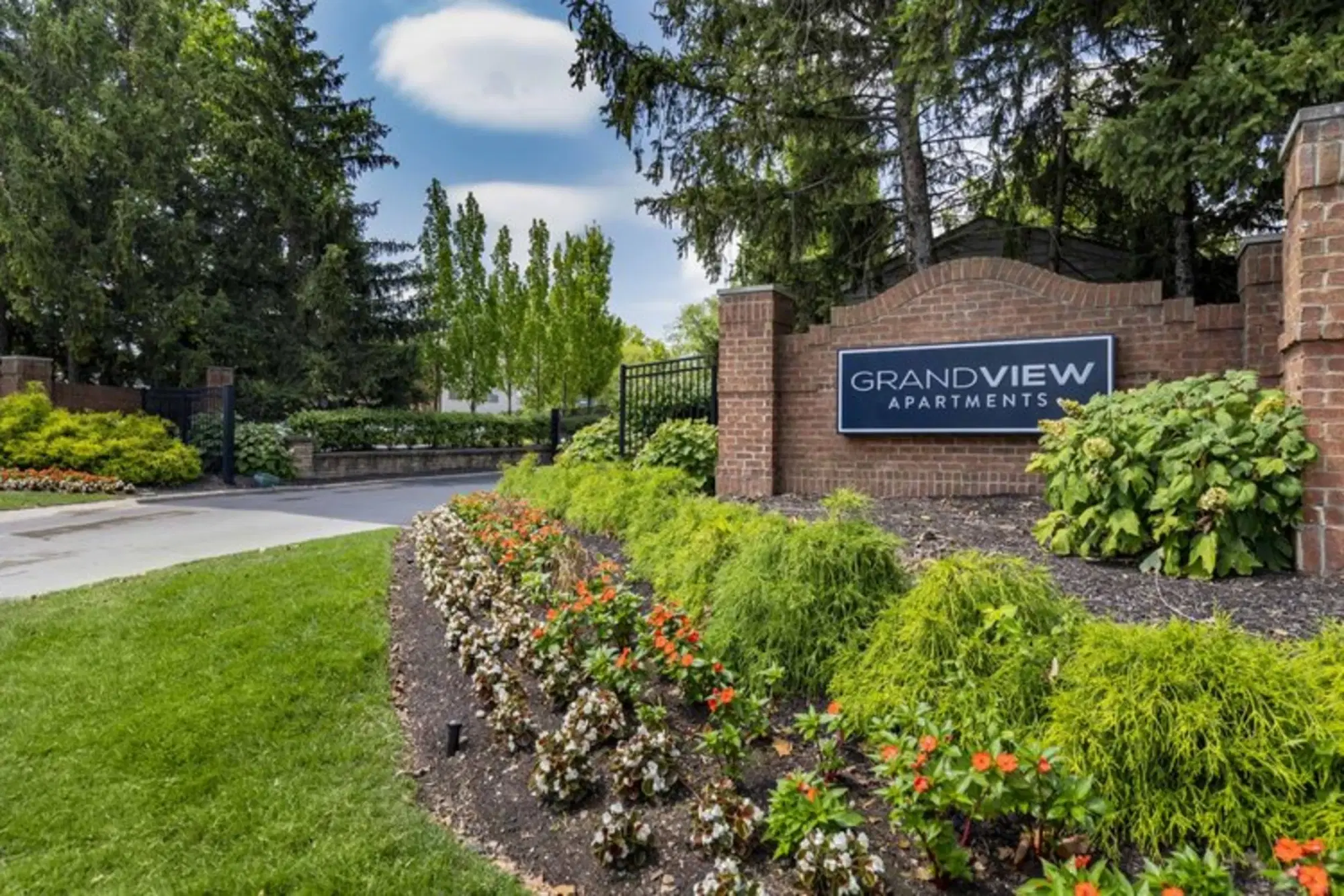 Grandview Apartments, Columbus – Exterior