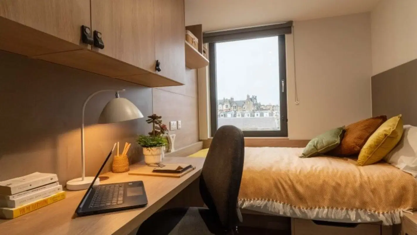 iQ The Mont, Edinburgh – Saver Ensuite