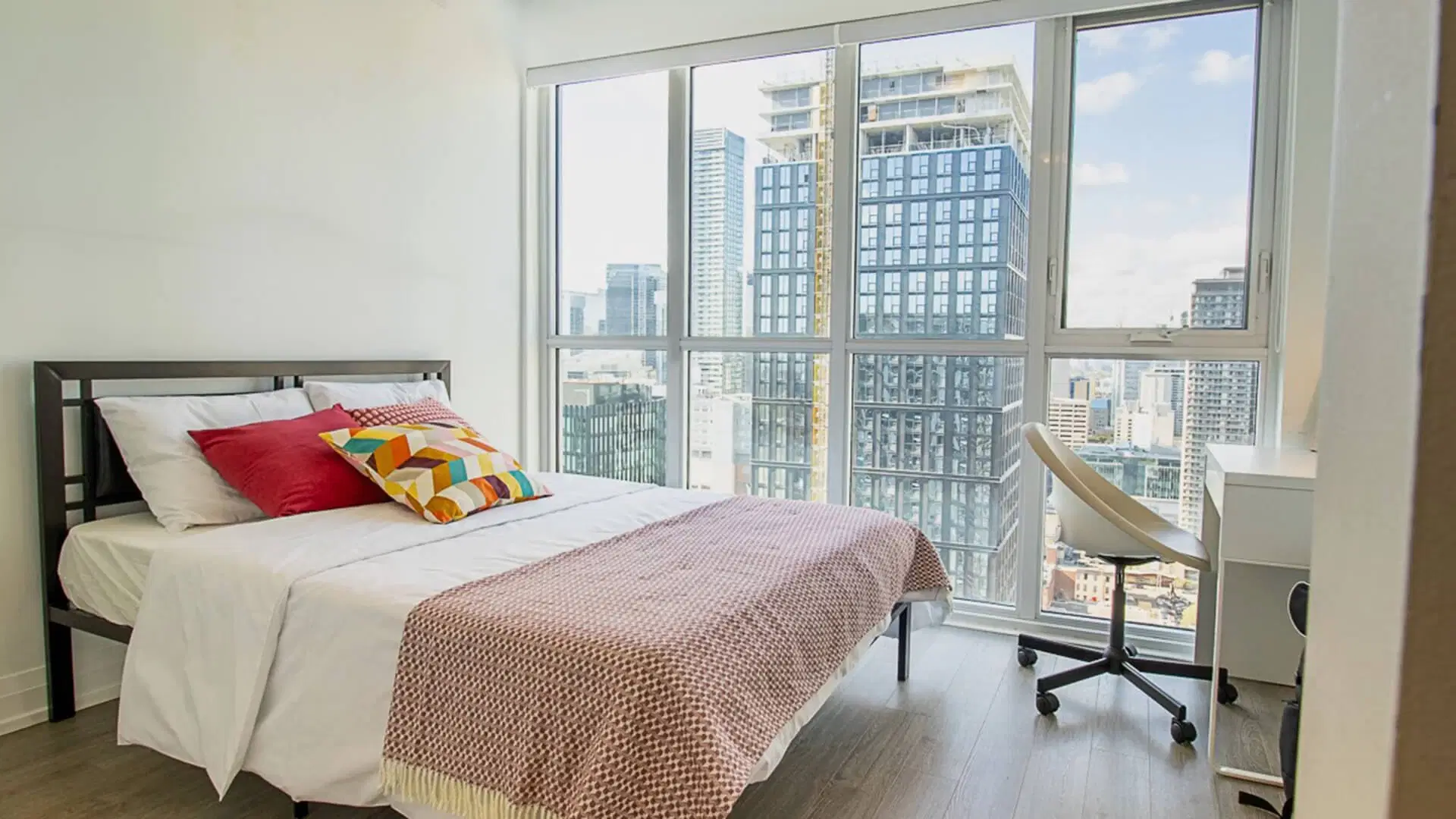 Liwinco Yonge Dundas Street, Toronto – Master Room & Private Bathroom A (Only Female) | ON M5B 2A9 | 1386