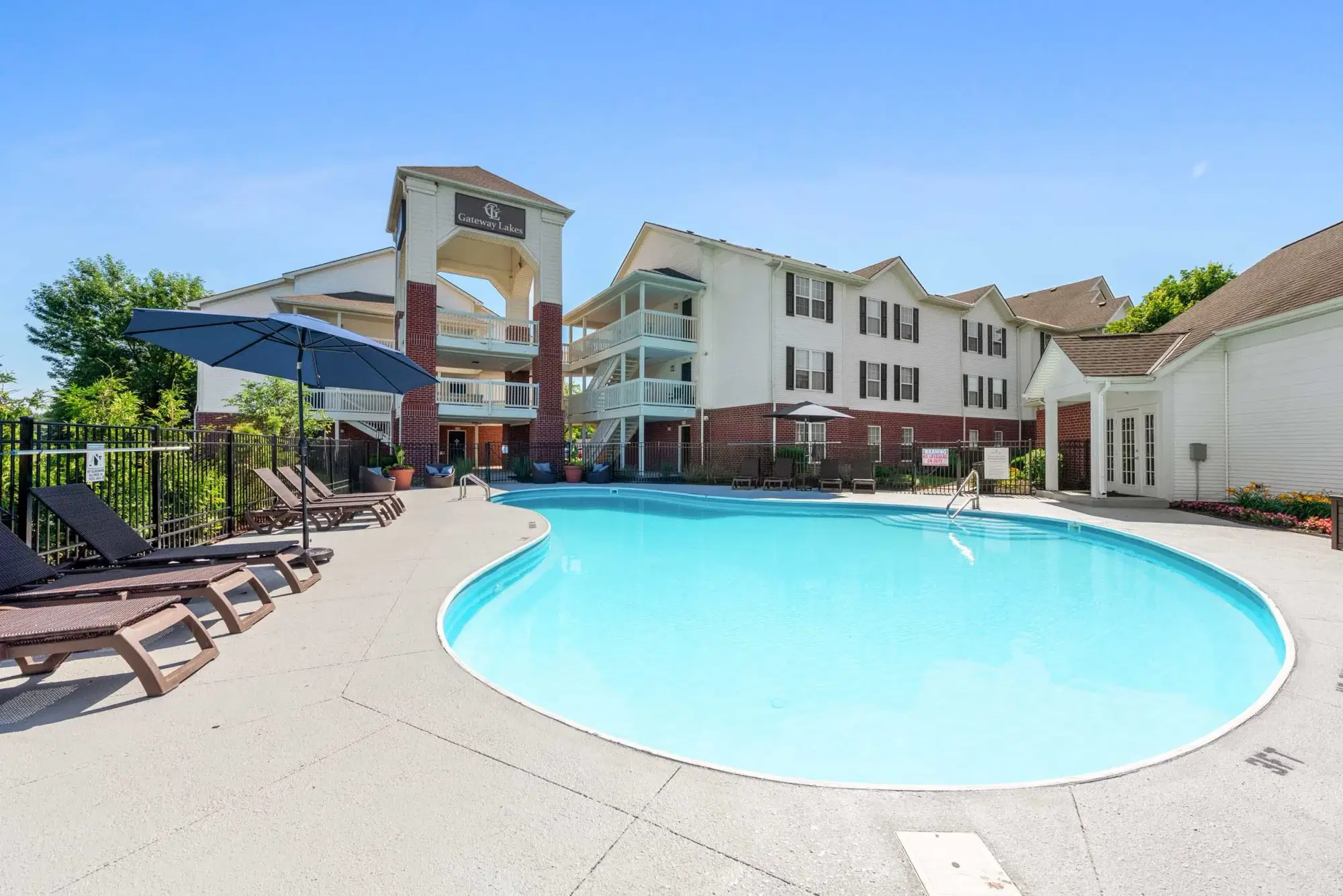 Gateway Lakes, Grove City – Exterior