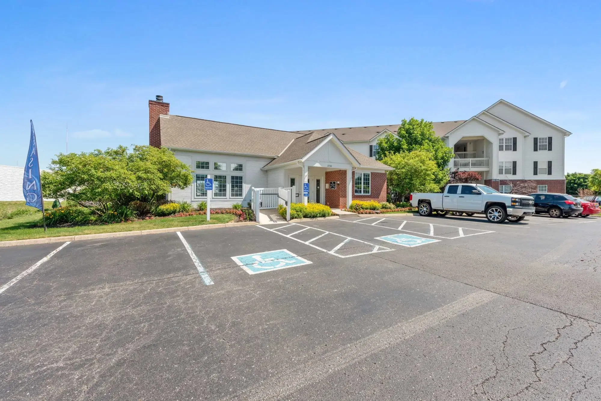 Gateway Lakes, Grove City – Exterior