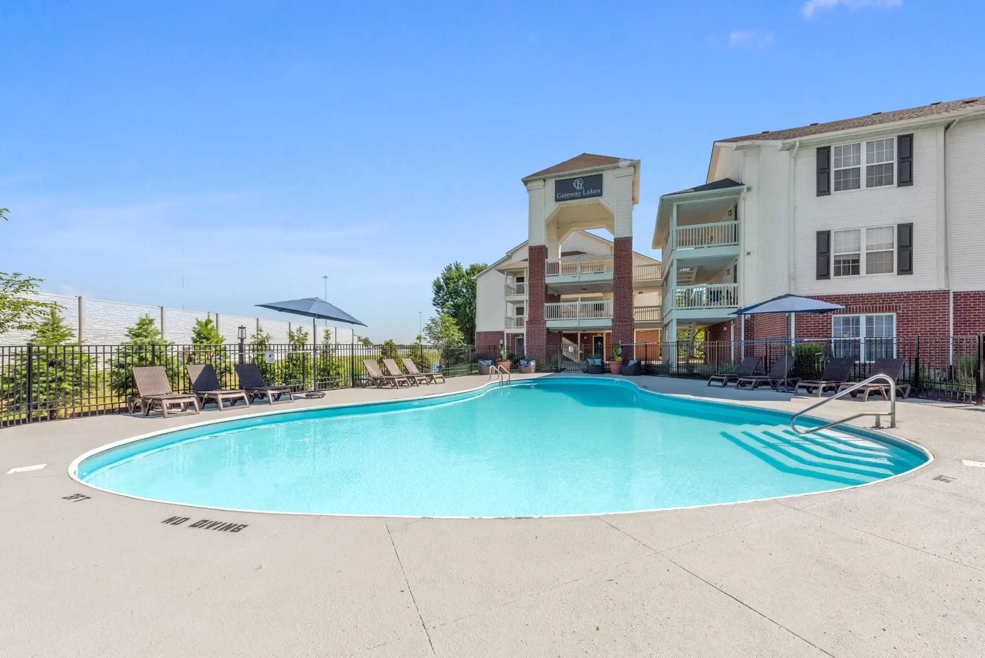 Gateway Lakes, Grove City – Exterior