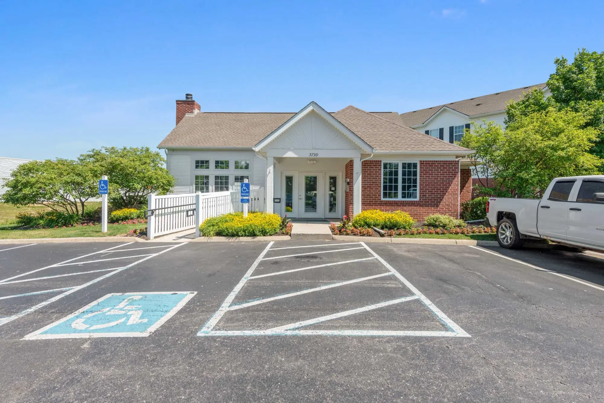 Gateway Lakes, Grove City – Exterior
