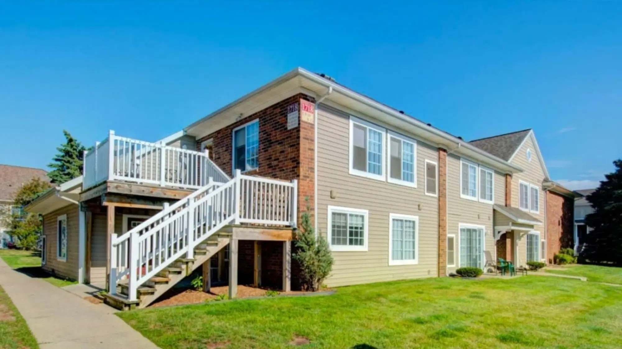 Campus Court At Knollwood, Kalamazoo – Exterior