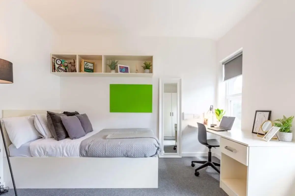 Hollingbury House, Brighton – Room in a 3 Bed Apartment
