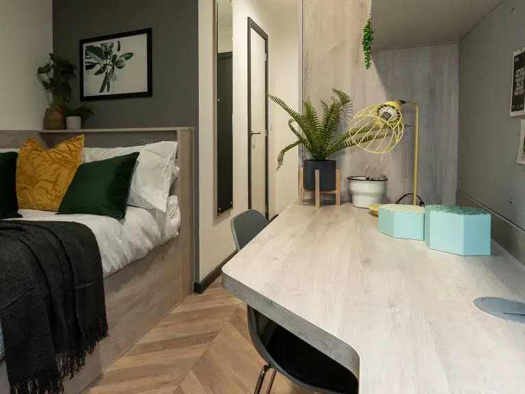 Steelworks, Sheffield – Deluxe Plus Ensuite