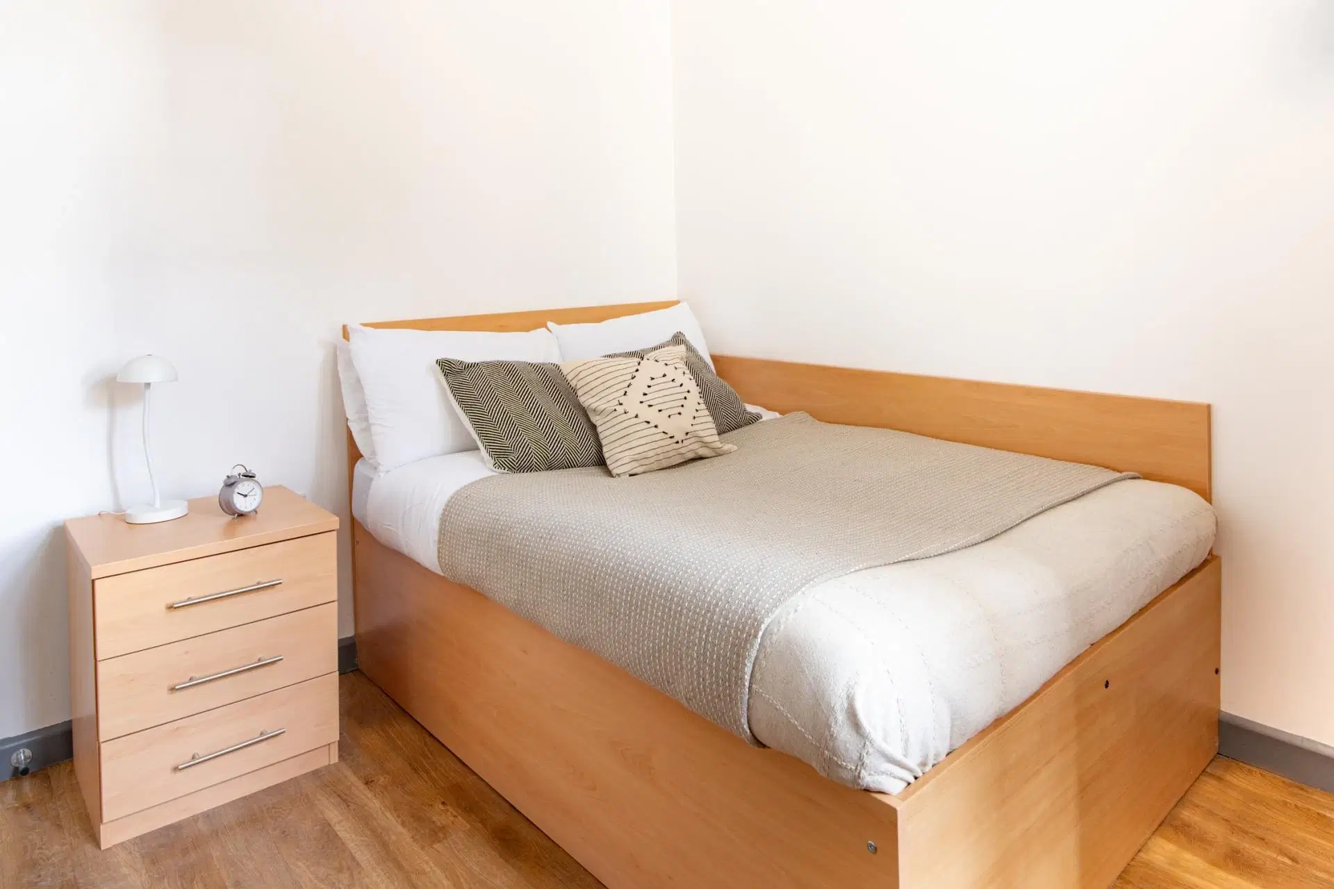 Alexandra Hall, Aberystwyth – Bronze Double Room