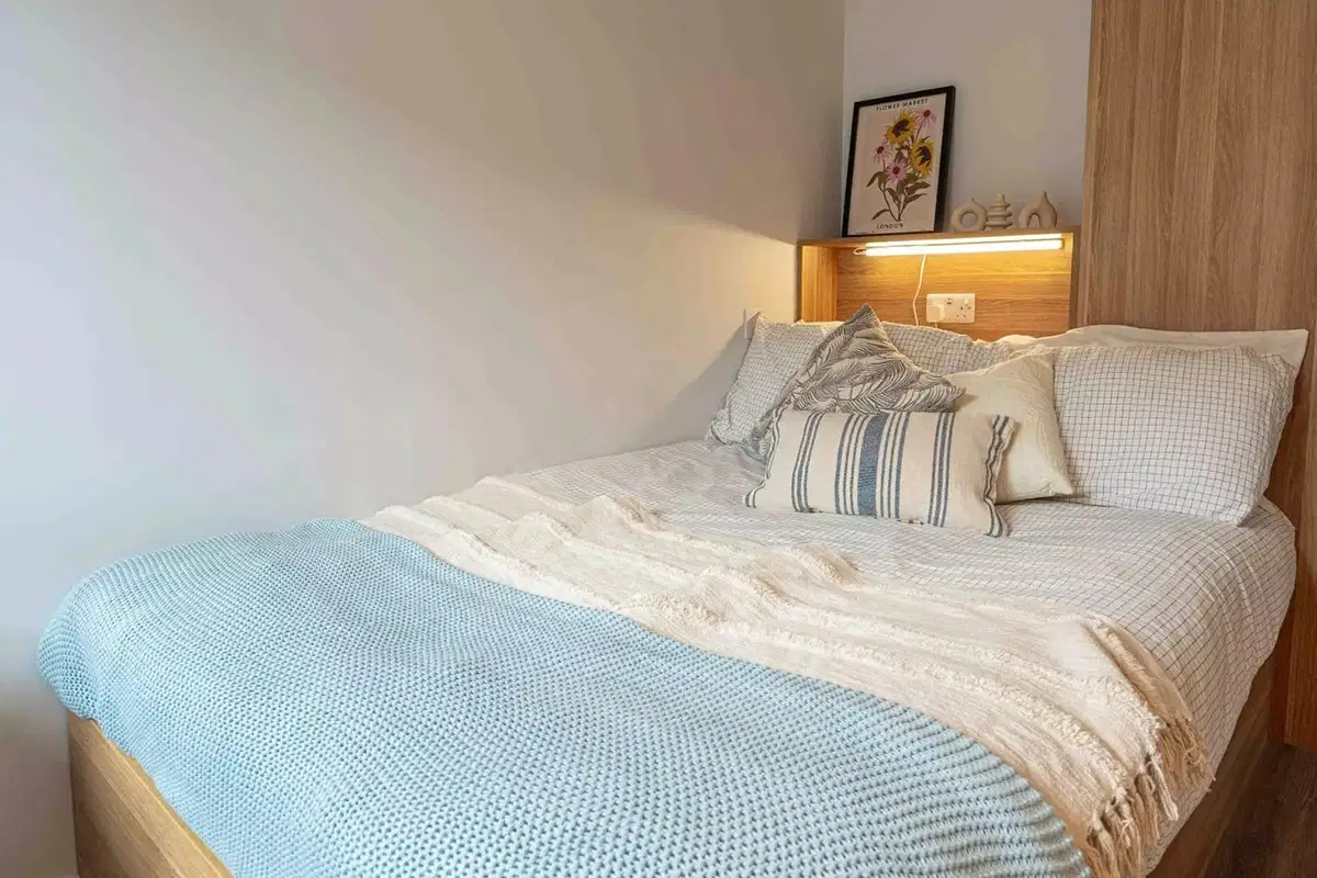 GoBritanya Sterling Court, London – Bronze Ensuite Premium