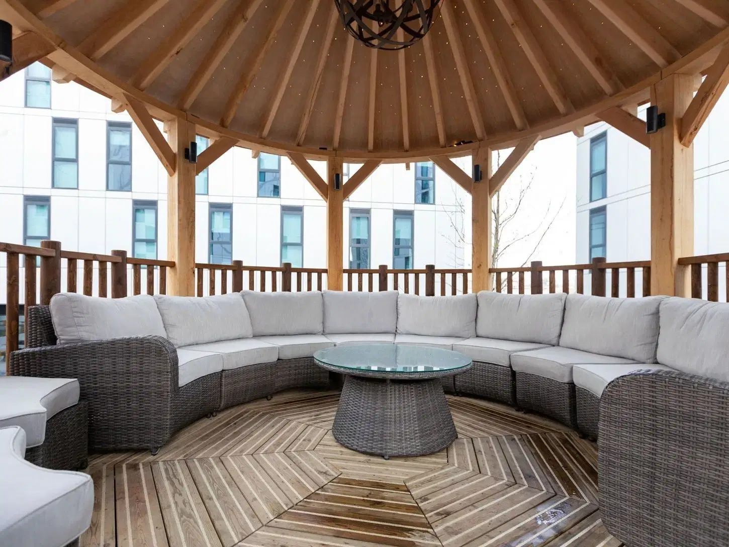 Pavilion Court, London – Exterior