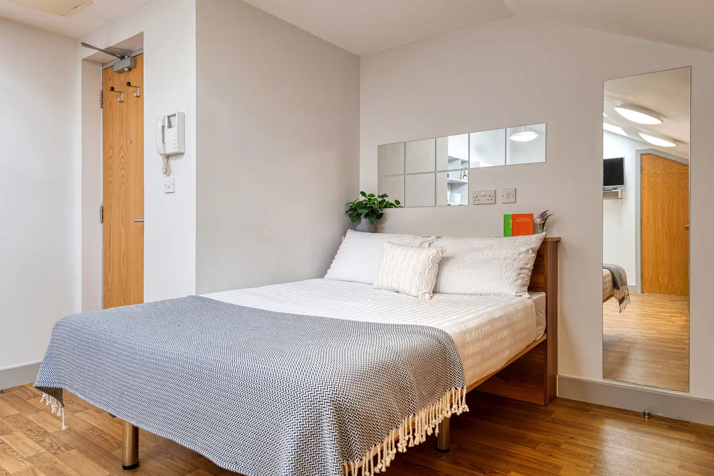 Collegiate St James Street, Portsmouth – Luxury Plus Studio