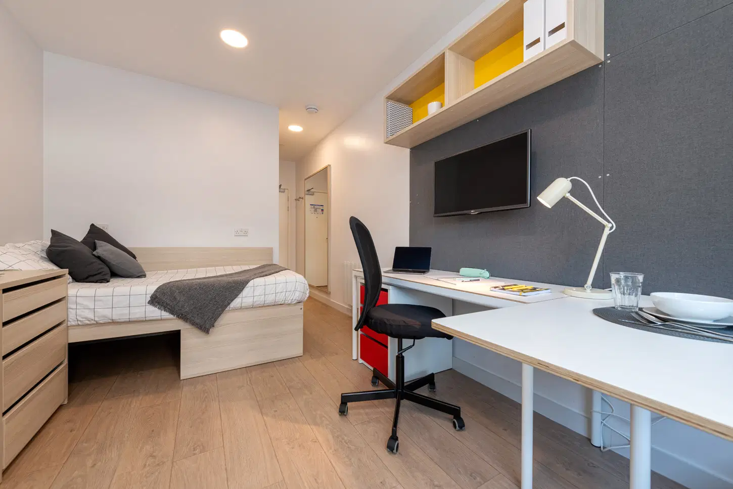 Collegiate Middle Street, Portsmouth – Standard Studio