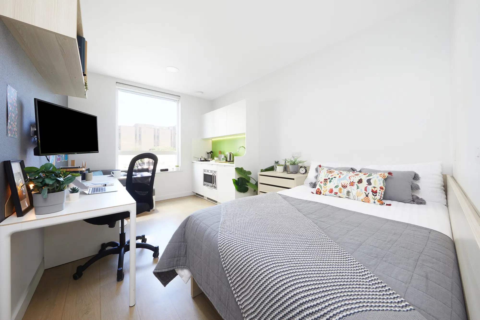 Collegiate Middle Street, Portsmouth – Premium Studio