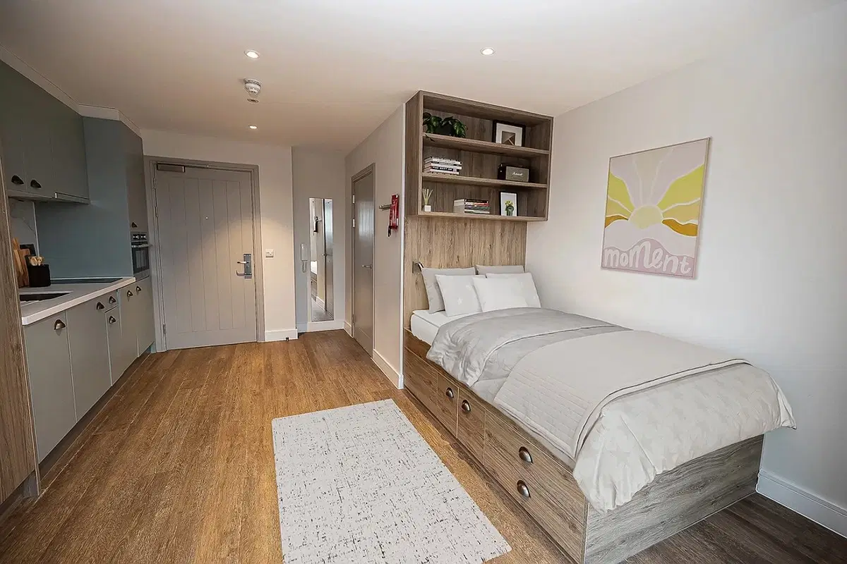 Canvas Quintana Gate, Exeter – Gold Studio
