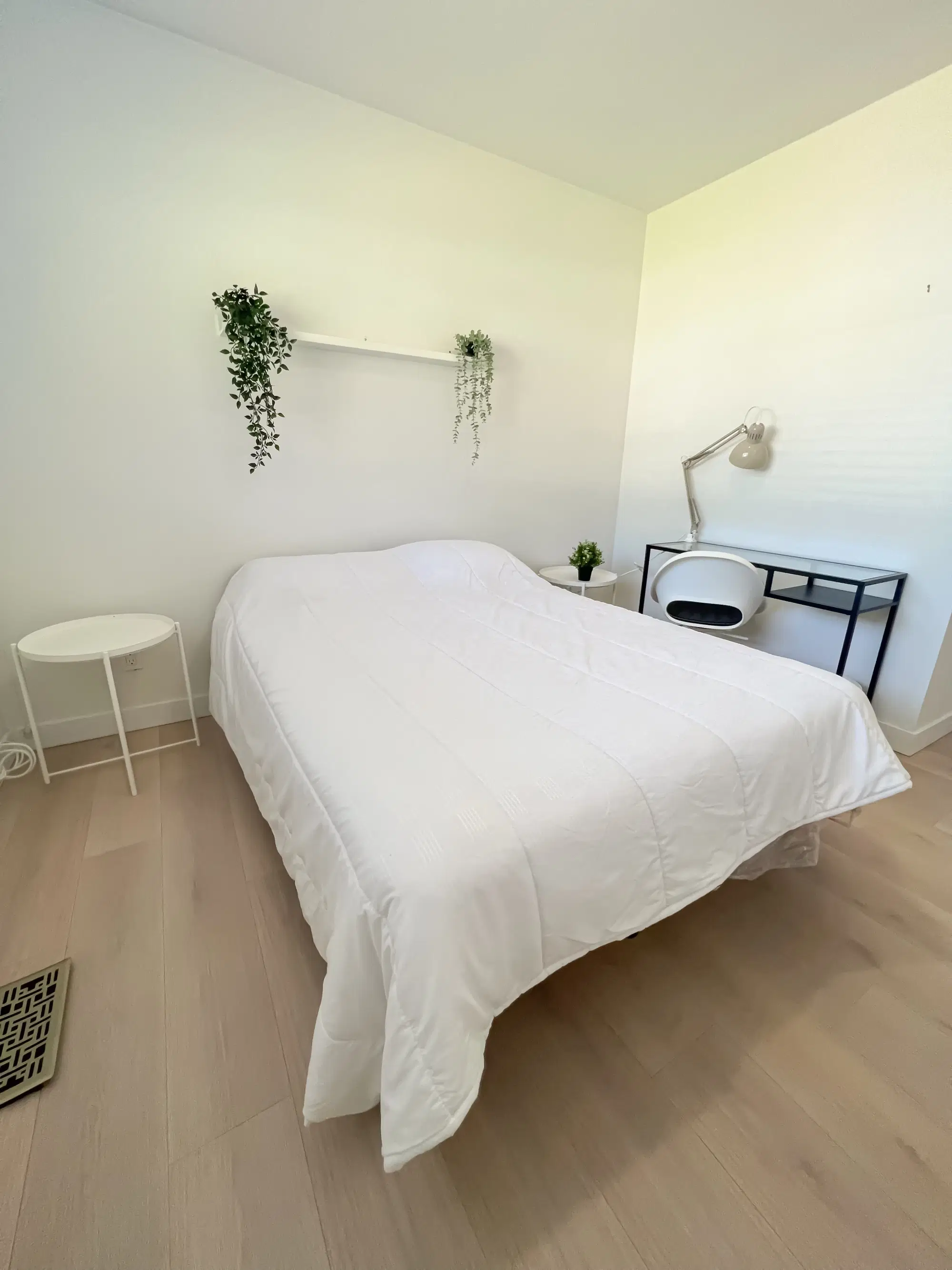 1177 15th St East, Vancouver – Room in a 1 Bed 1 Bath | Jade Room