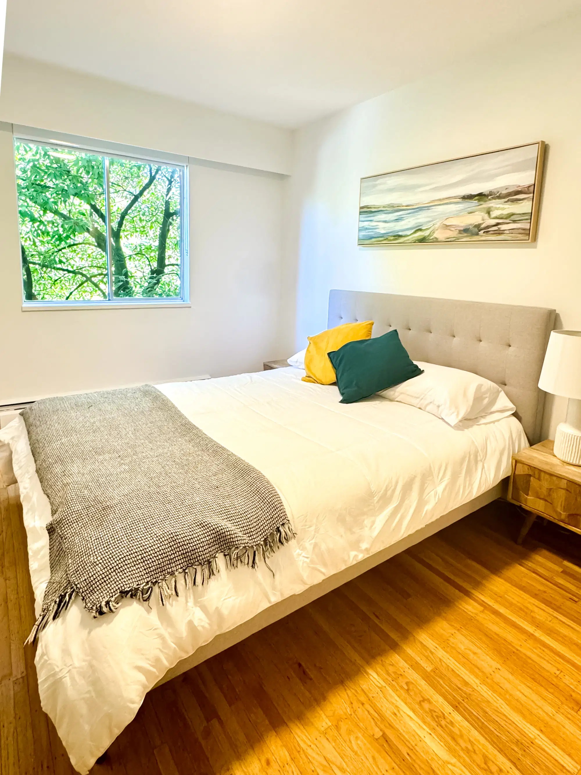 95 E 14th Ave, Vancouver – Viet Standard Room (2 Bed 1 Bath)