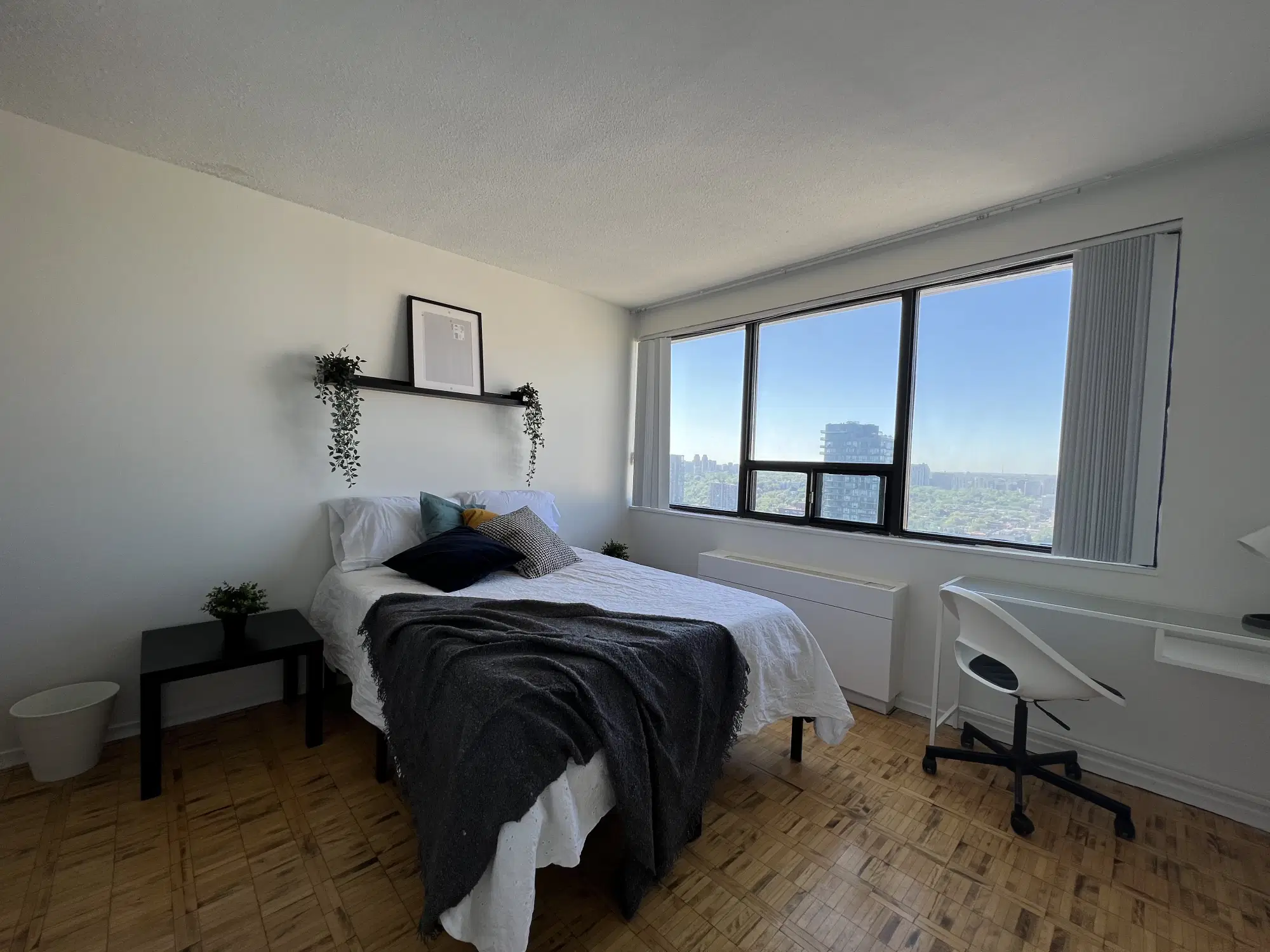 88 Bloor St E, Toronto – Drammen Standard Room (3 Bed 2 Bath)