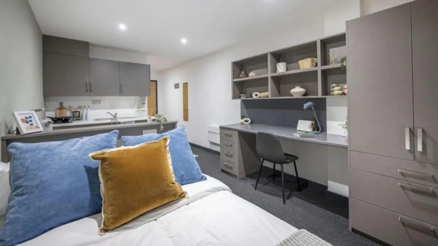 Icon House, Stoke-on-Trent – Ground Floor Silver Studio