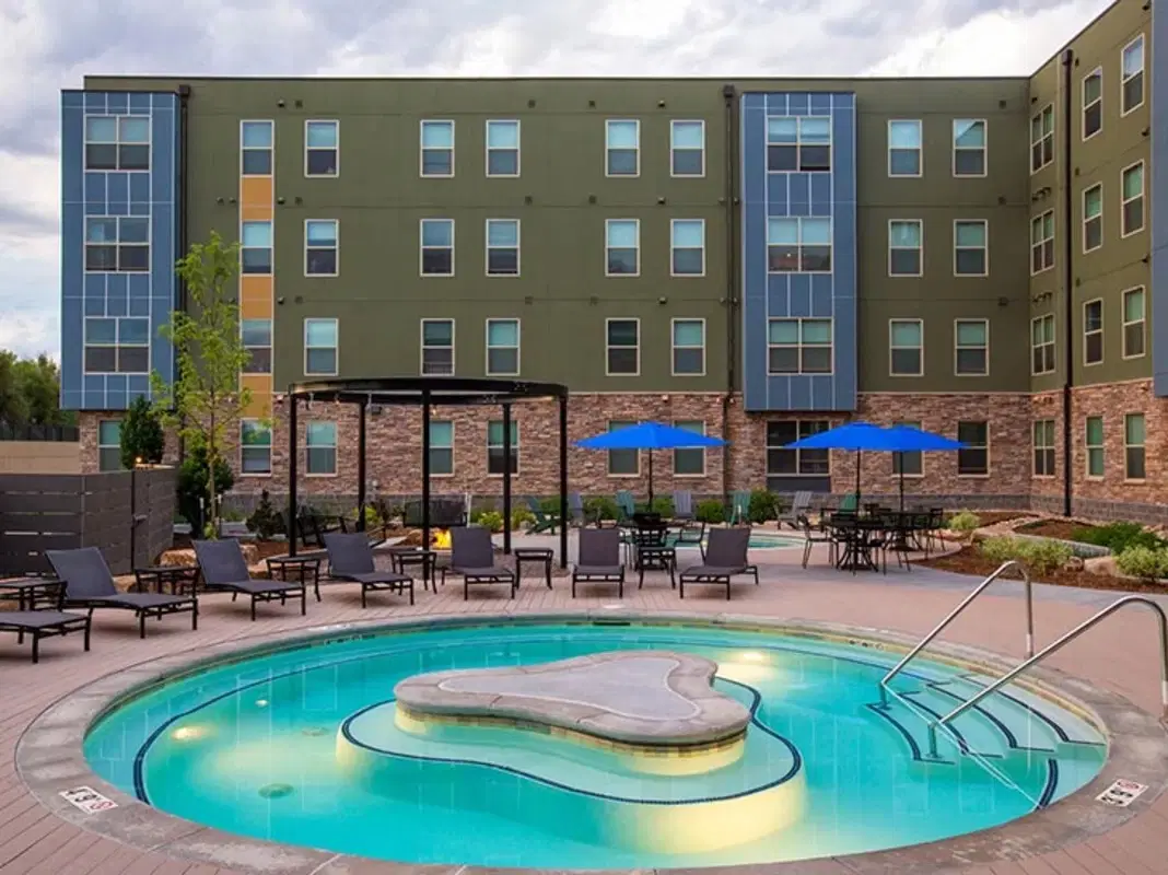 State, Fort Collins – Amenities