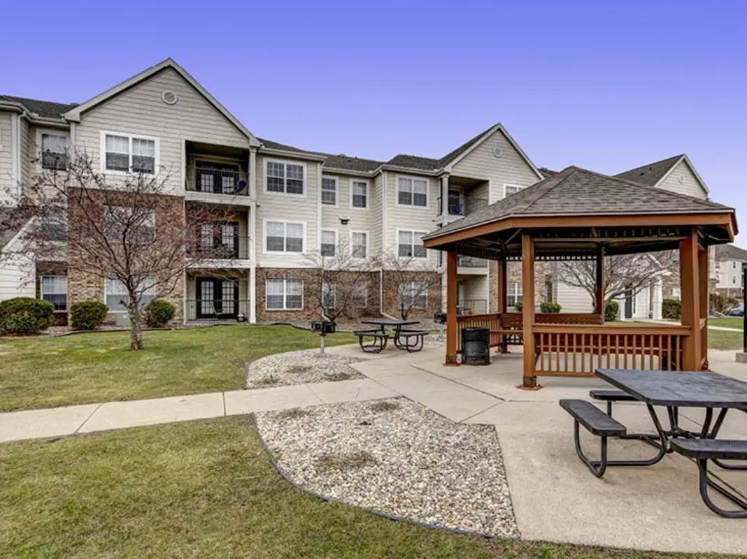 The Summit & Jacob Heights, Mankato – Exterior