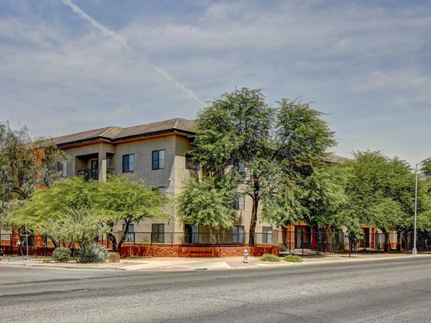 Entrada Real, Tucson – Exterior