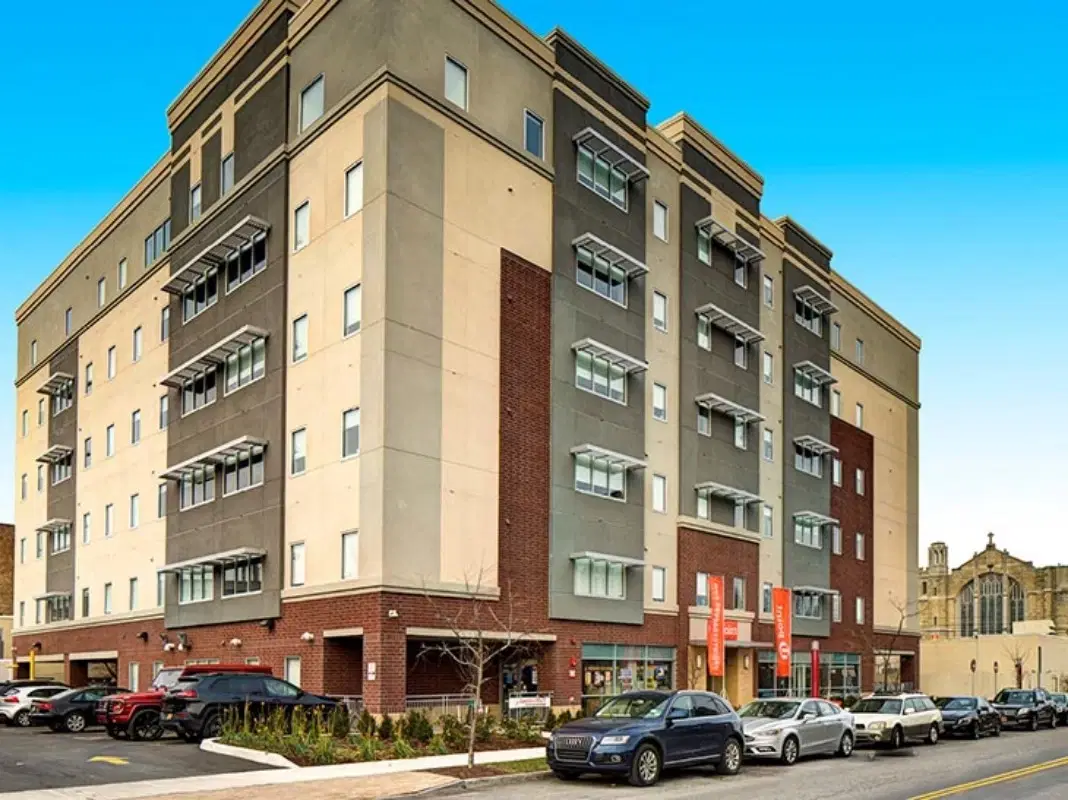 U Point, Syracuse – Exterior