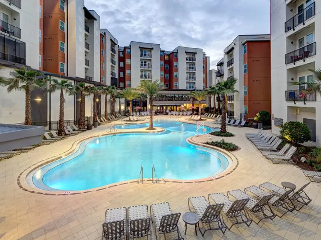 Plaza On University, Orlando – Amenities