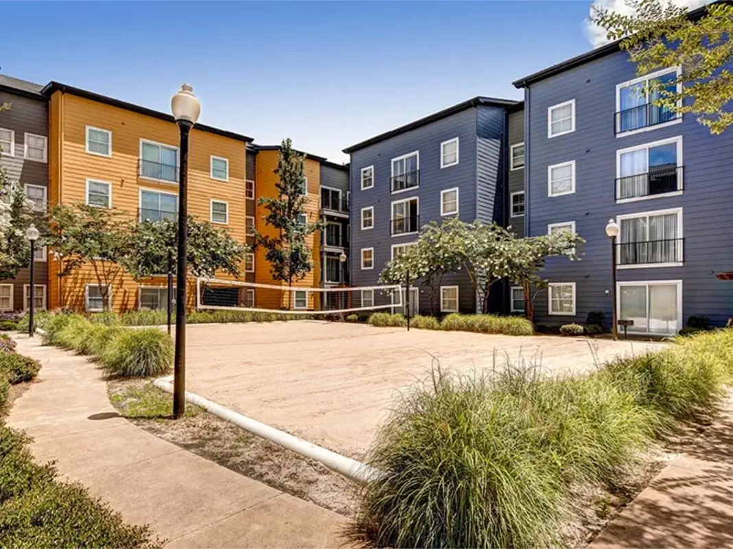 Parliament, Marietta – Amenities