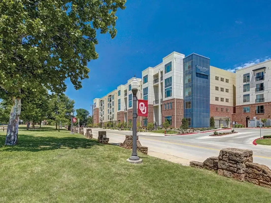 Callaway House Apartments, Norman – Exterior