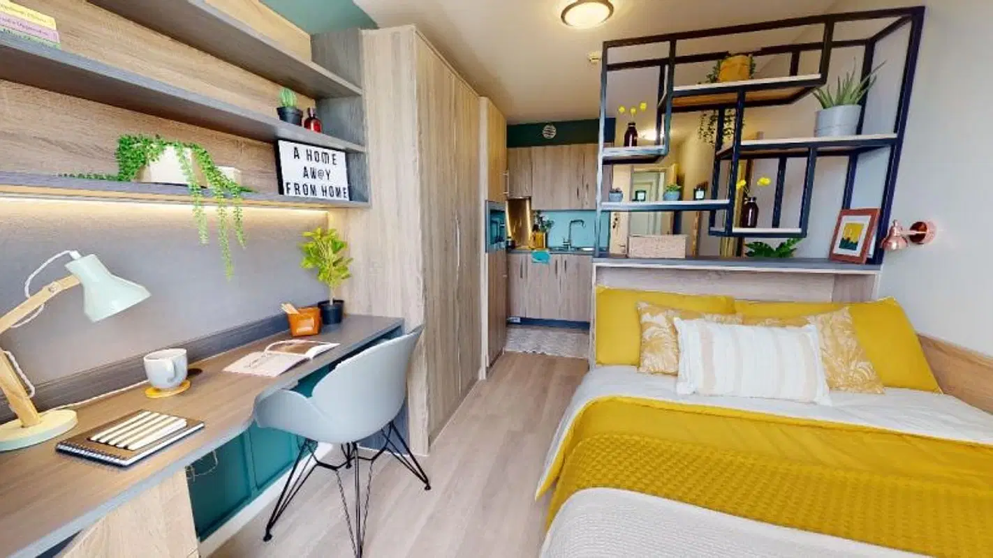 iQ Hammersmith, London – Silver Crtyrd Studio Plus
