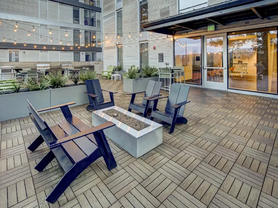 959 Franklin, Eugene – Common Area