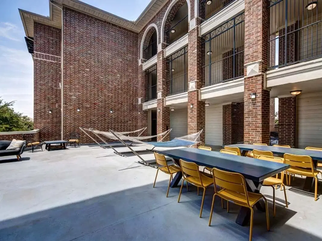 Union, Waco – Exterior