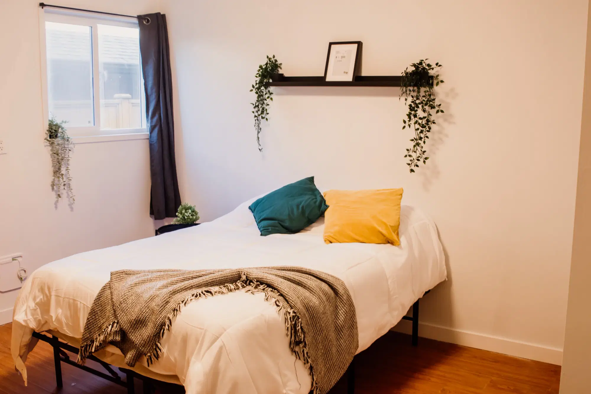 5784 Elsom Avenue, Burnaby – Azalea Room (1 Bed 1 Bath)