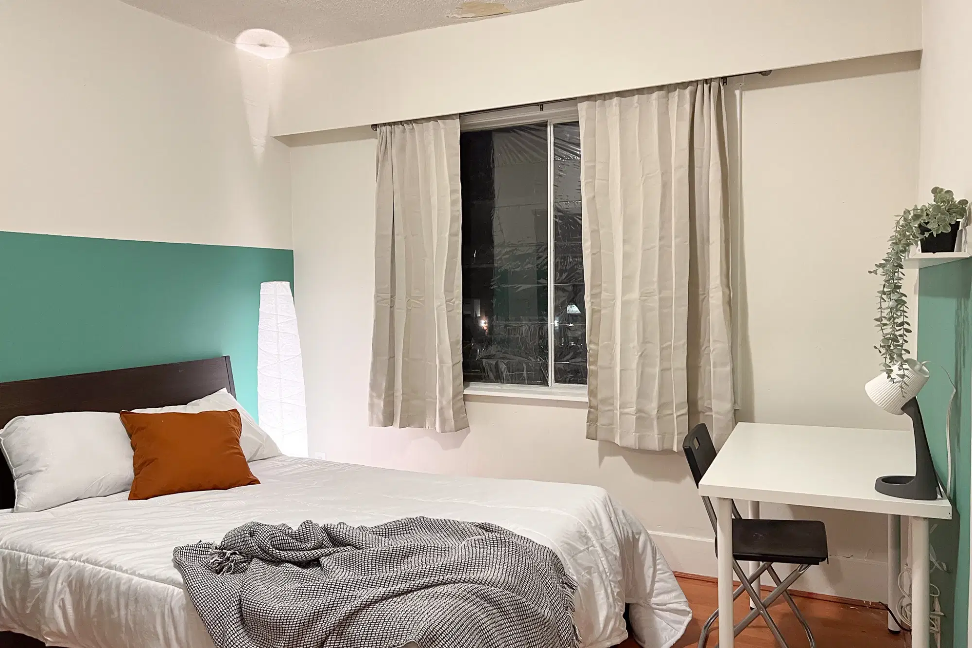 2084 East Pender Street, Vancouver – Montevideo Room (1 Bed 1 Bath)