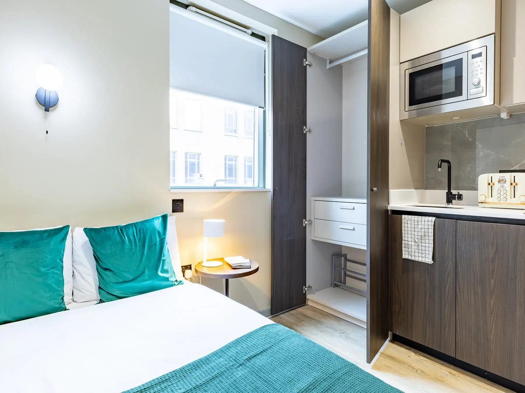 Tribu Kingston, Kingston upon Thames – Awesome