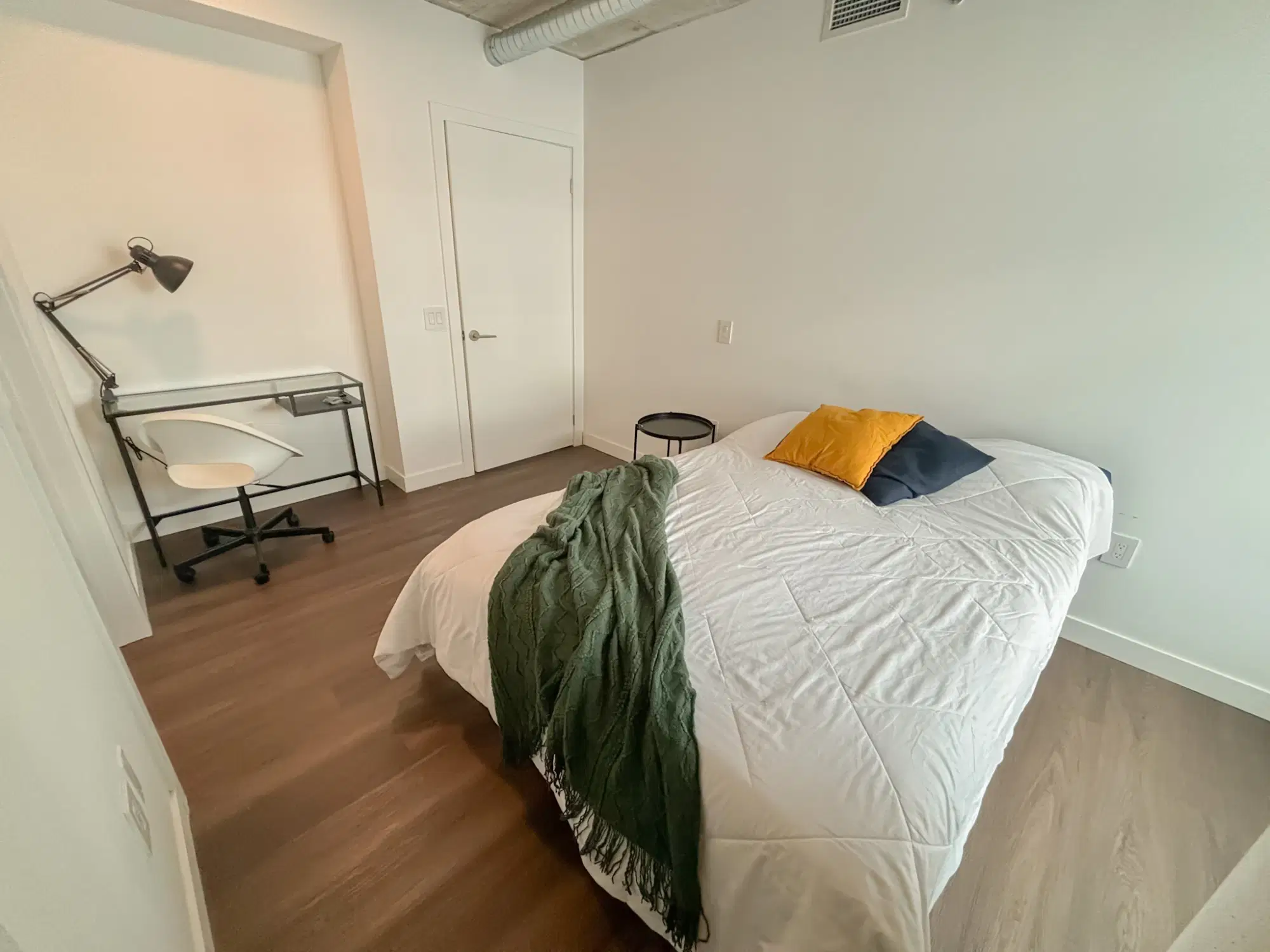 748 Bathurst St, Toronto – Unit 802 Master (3 Bed 2 Bath)