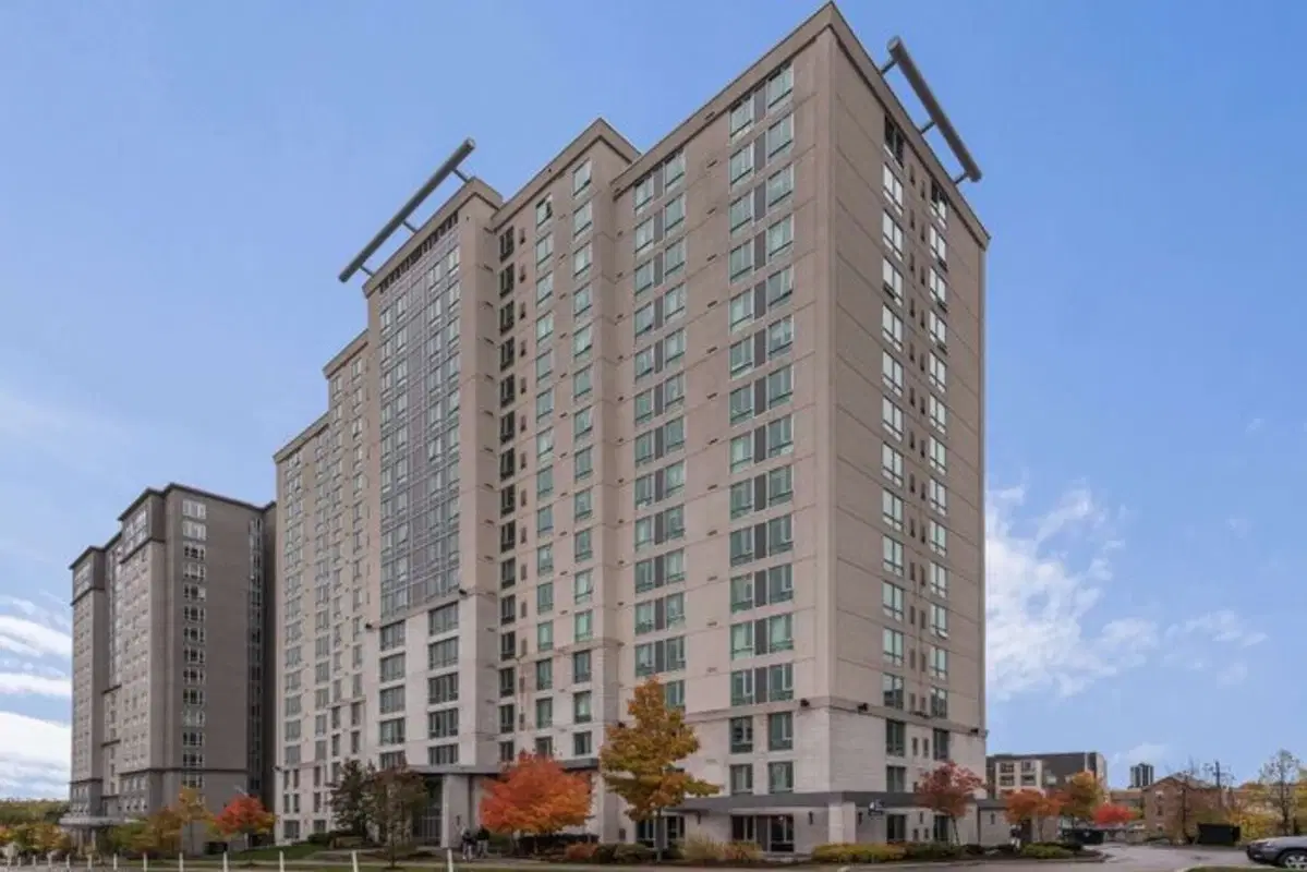 King Street Towers, Waterloo – Exterior