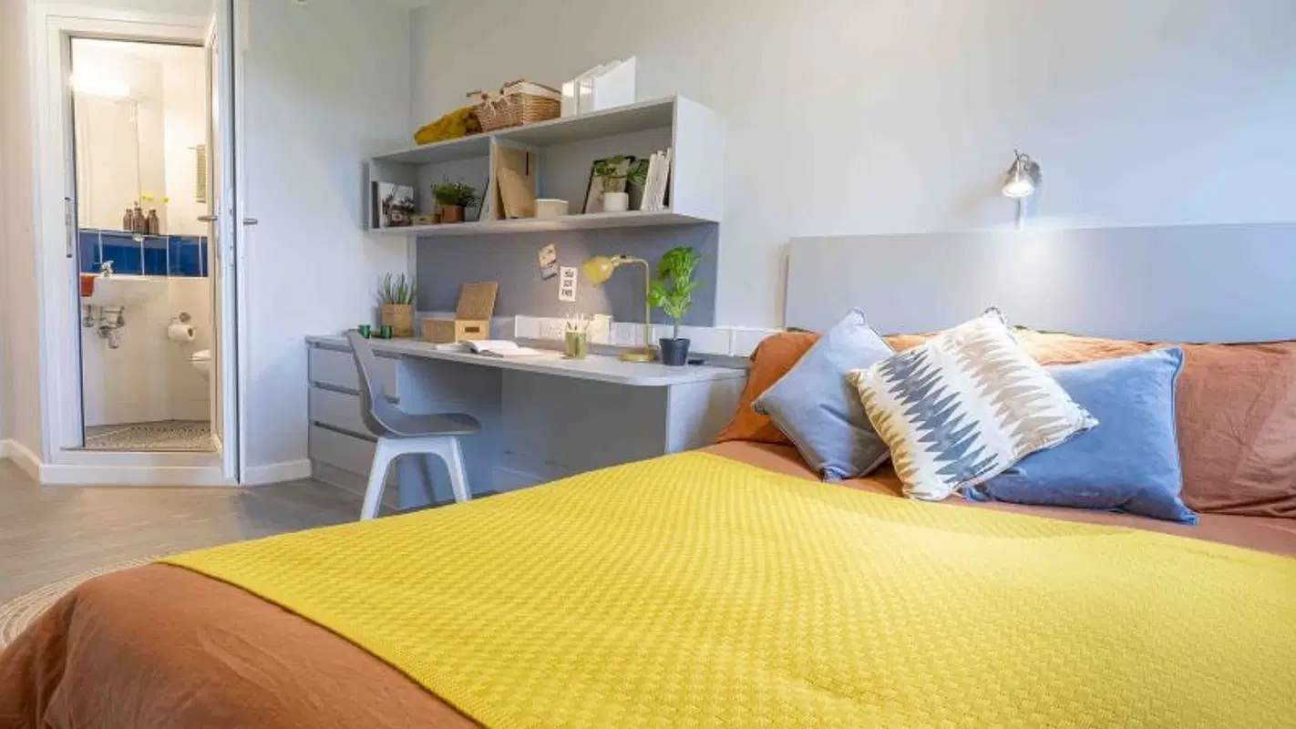 iQ Tufnell House, London – Bronze En Suite