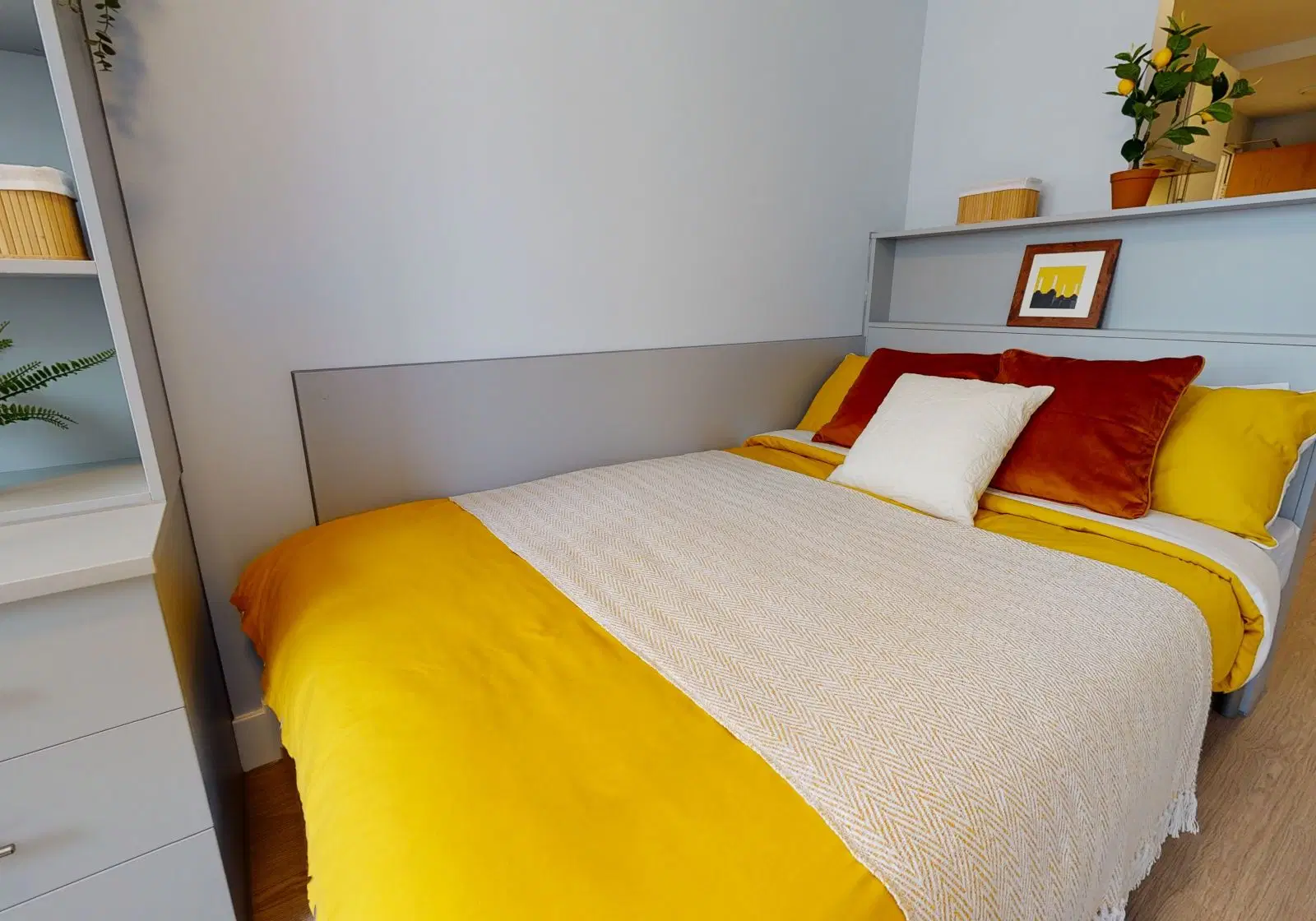 iQ Hoxton, London – Gold Studio