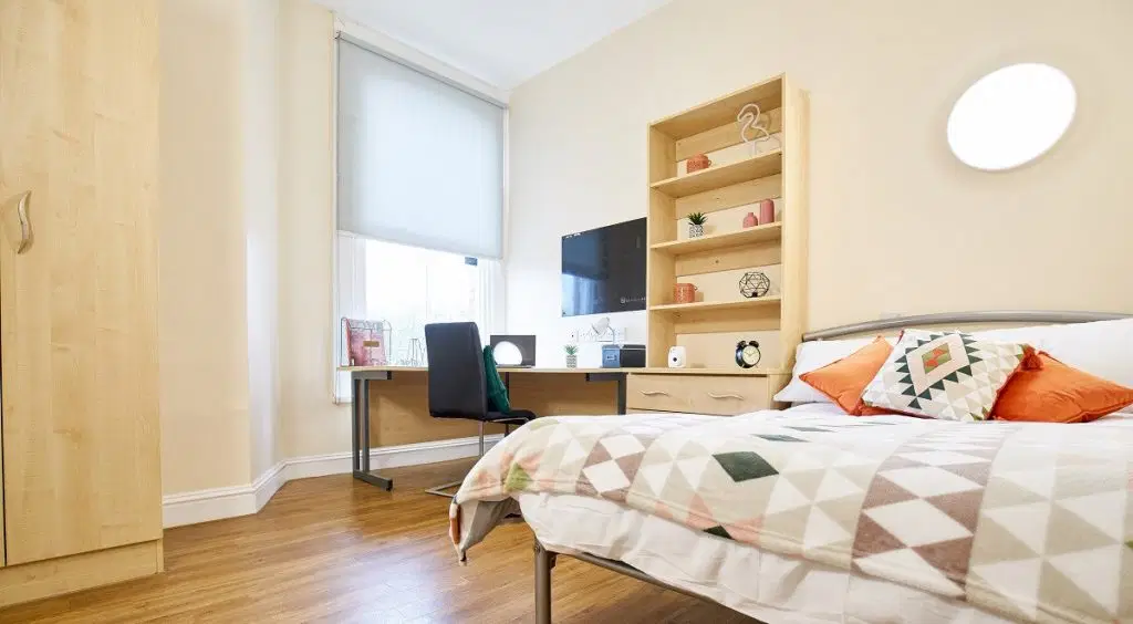 Daisybank Villas, Manchester – Gold Room