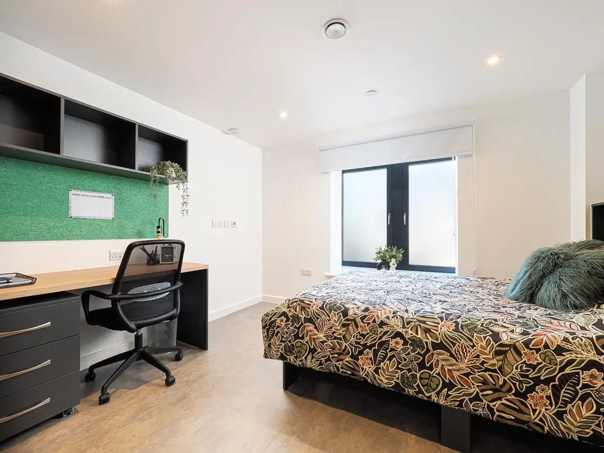 Davey, Canterbury – Studio Style B02