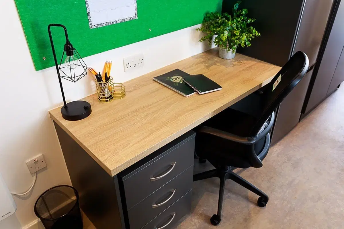 Freeman, Canterbury – Studio Style L03
