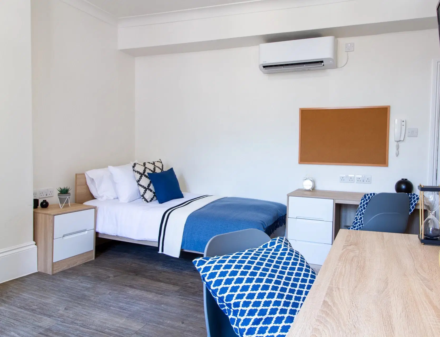 Janet Poole House, London – Bronze Twin Ensuite Room