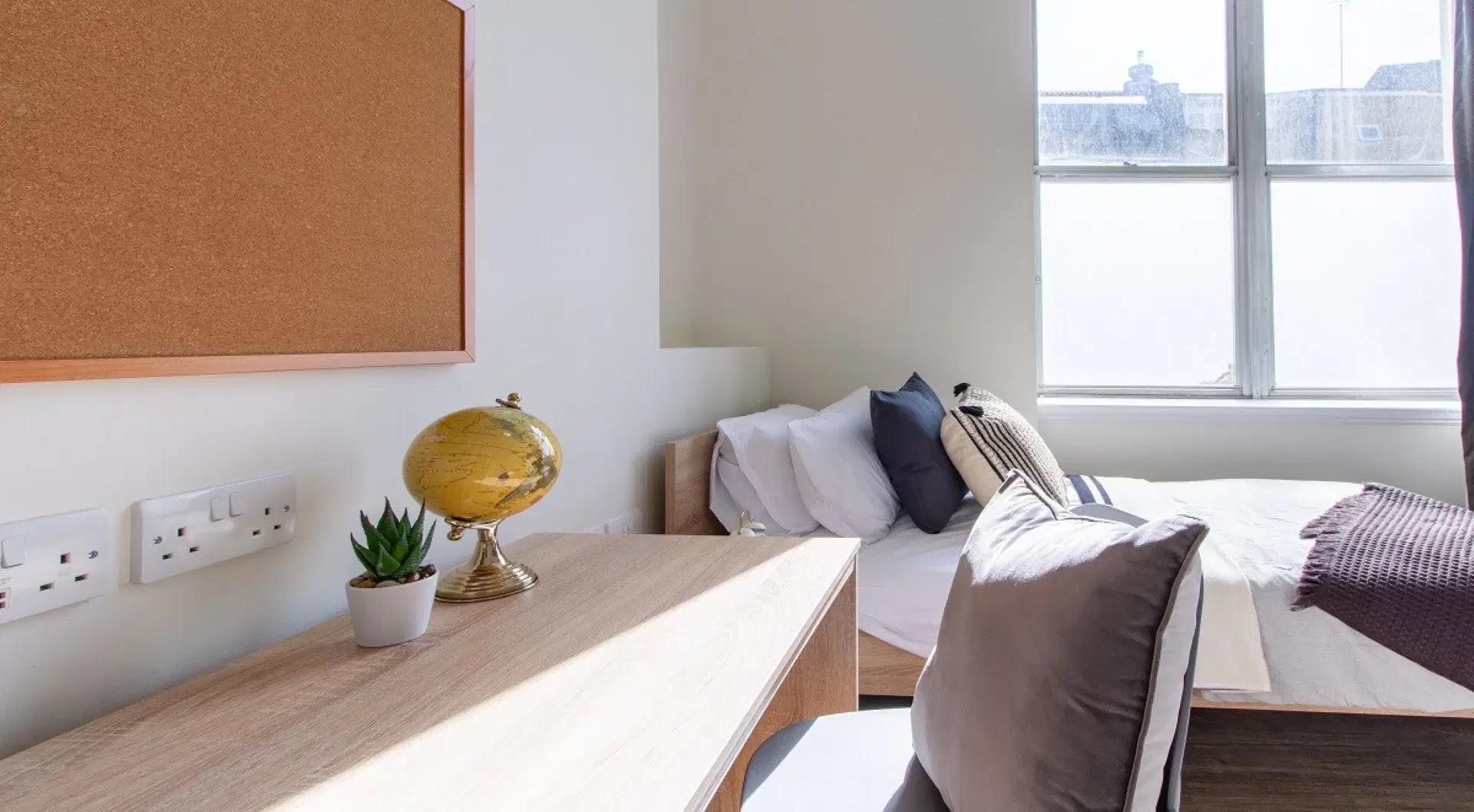 Janet Poole House, London – Bronze Twin Studio