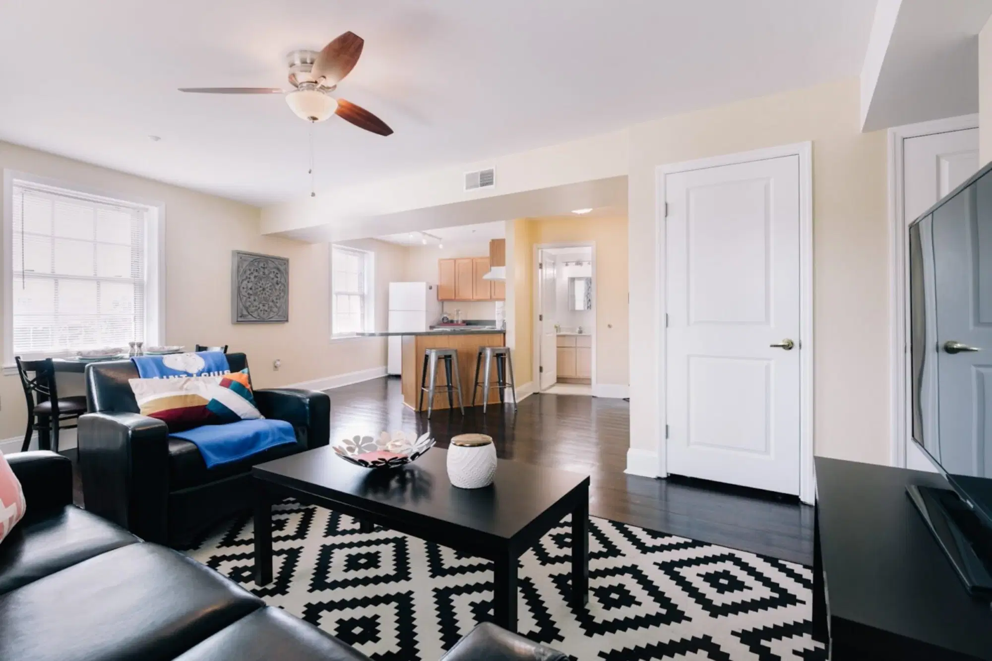Coronado Place & Towers, St. Louis – Kitchen