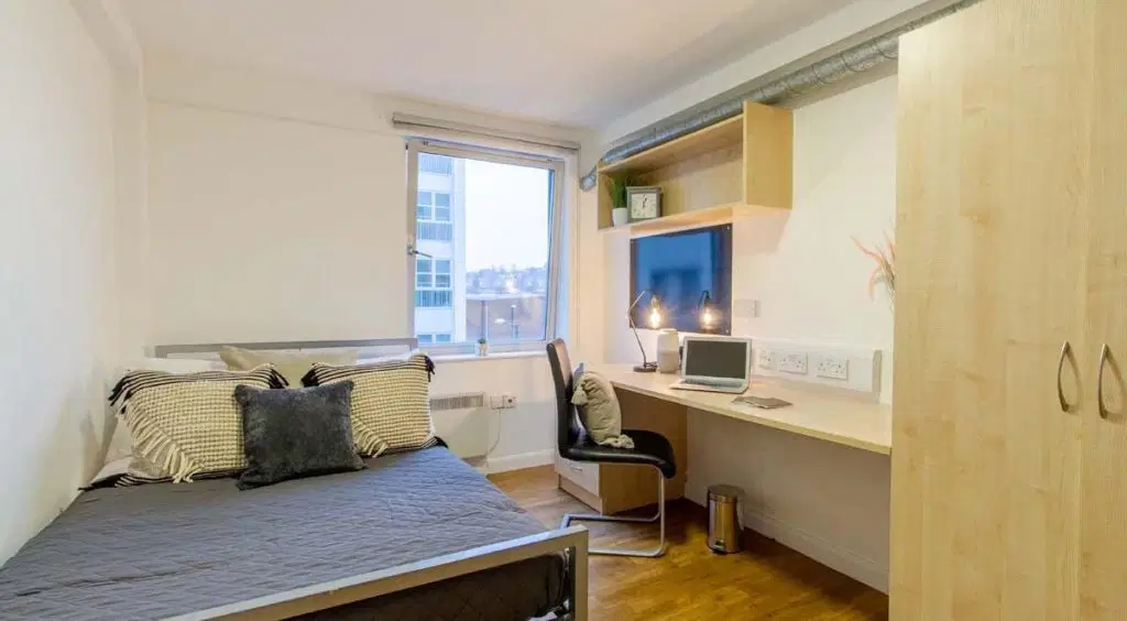 The Glasshouse, Nottingham – Bronze Plus 4-5 Bed Room